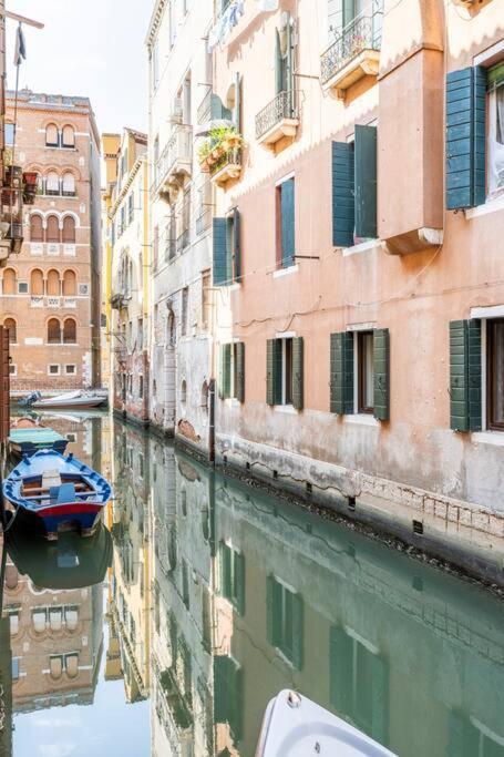 Dream'S Door With Canal View In Венеция Экстерьер фото